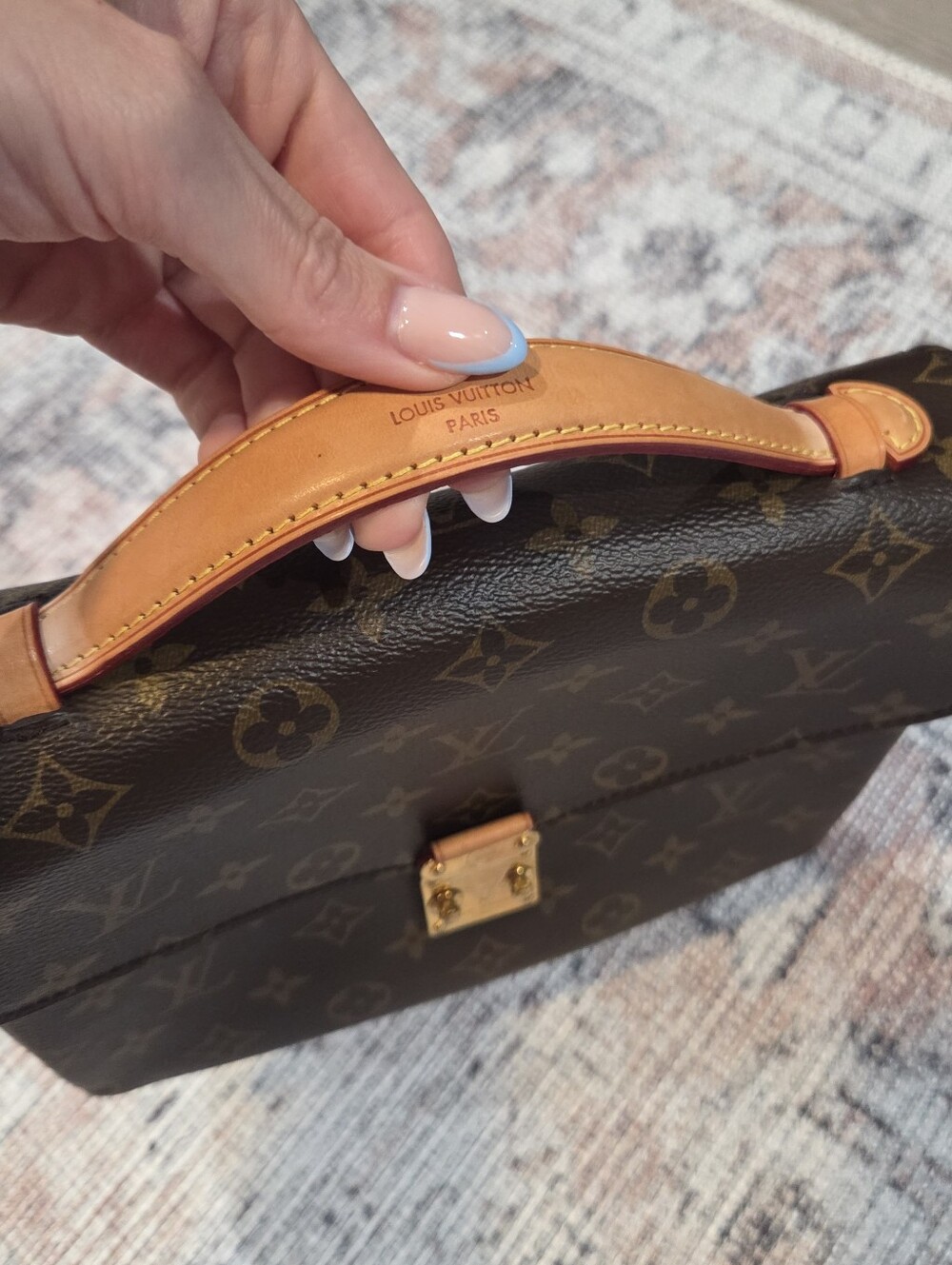 Louis Vuitton Pochette Metis Monogram - Picture 16 of 16
